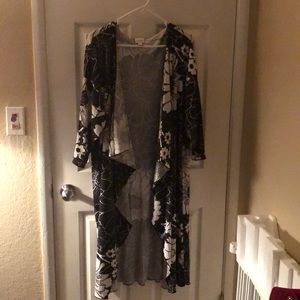 Large Lularoe black and white floral Shirley